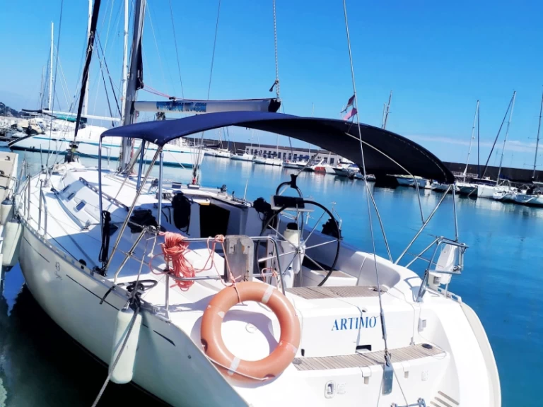 Dufour Dufour 43 Classic charter bareboat eller skeppad i Port Olímpic of Barcelona