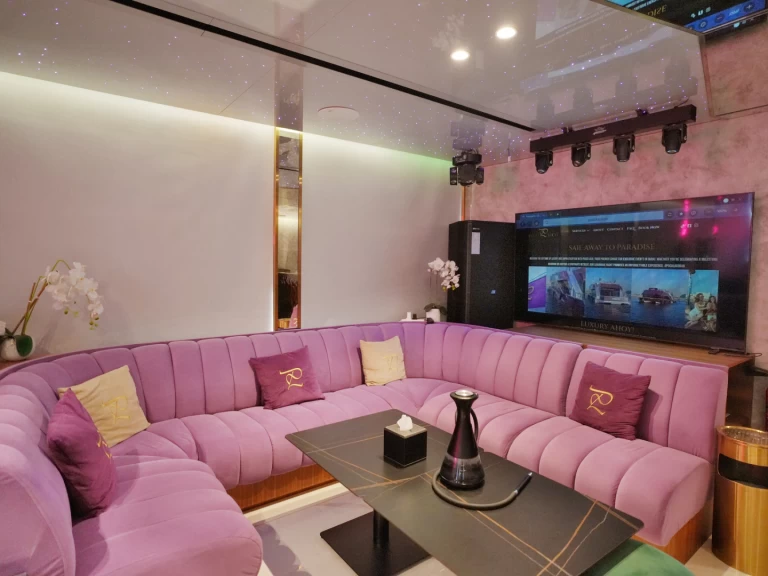 Hyra Lyx yacht med eller utan skeppare Al Kous Marine Dubai Marina 