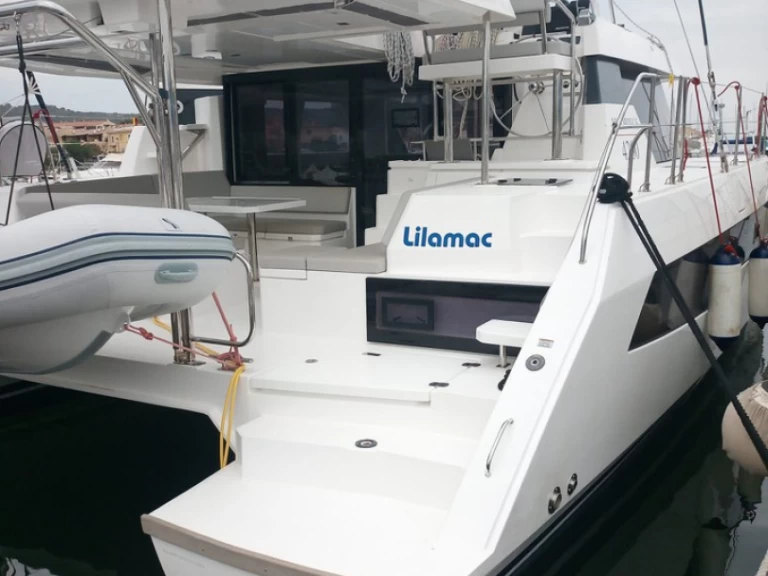 Leopard Catamarans / Robertson & Caine Leopard 42 - 4 cab. charter bareboat eller skeppad i Cannigione