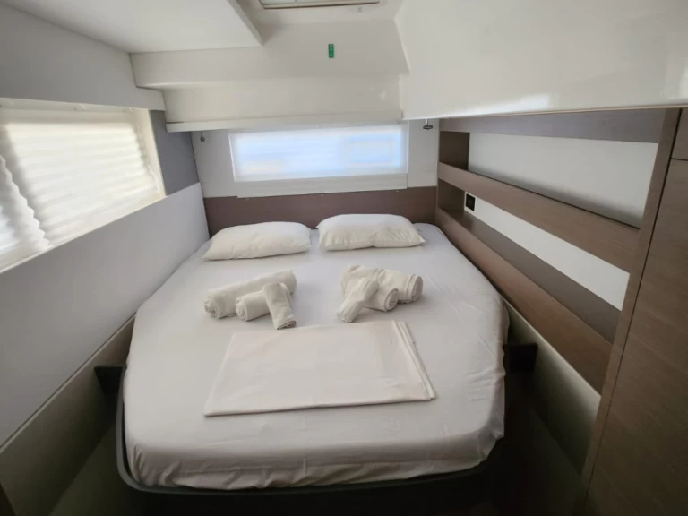 Uthyrning Katamaran  Leopard Catamarans / Robertson & Caine med en båtlicens 