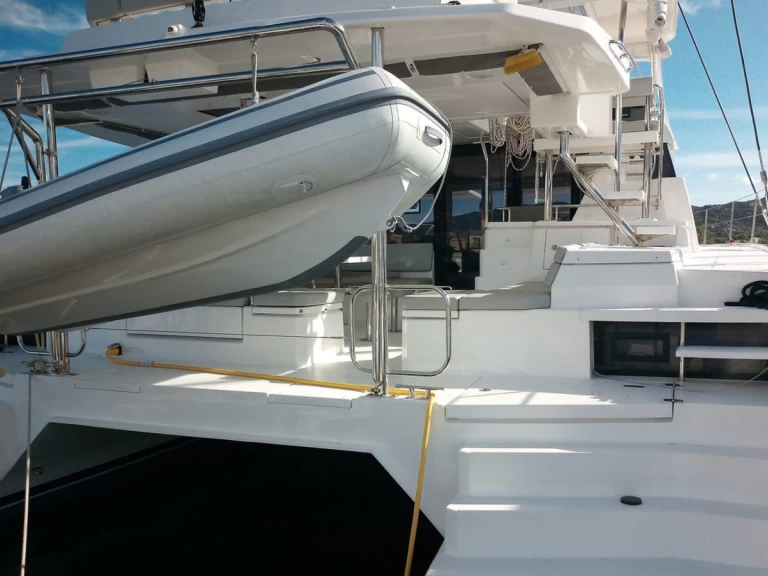 Leopard Catamarans / Robertson & Caine Leopard 50 - 5 + 1 cab charter bareboat eller skeppad i Cannigione