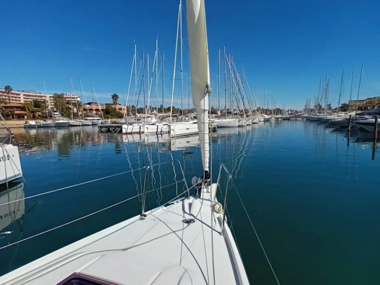 Uthyrning Segelbåt  Bénéteau med en båtlicens 