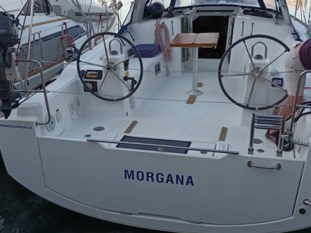 Hyr en Bénéteau Oceanis 38 Furnari 