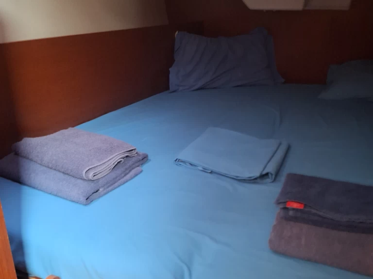 Hyra Segelbåt  med eller utan skeppare Bénéteau Furnari 