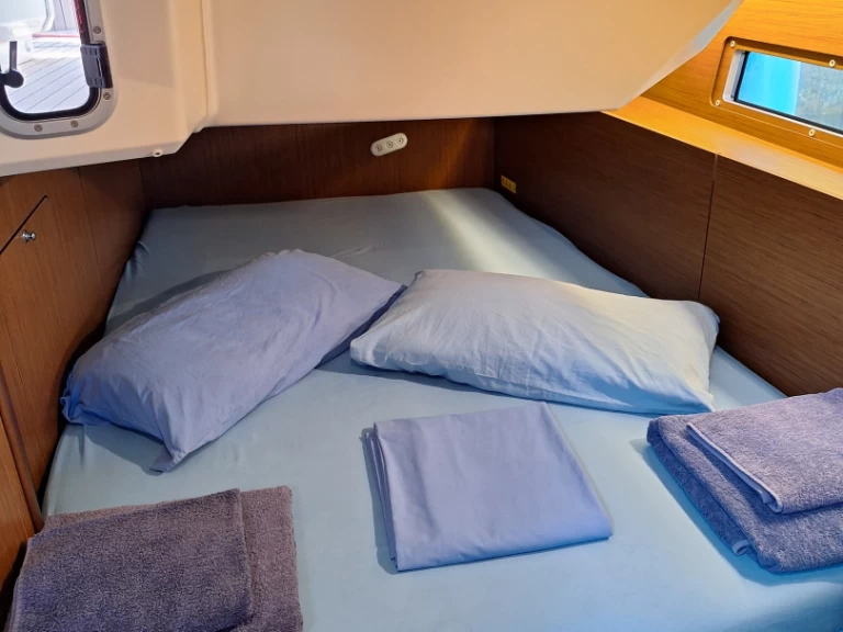 Hyra Segelbåt  med eller utan skeppare Bénéteau Furnari 