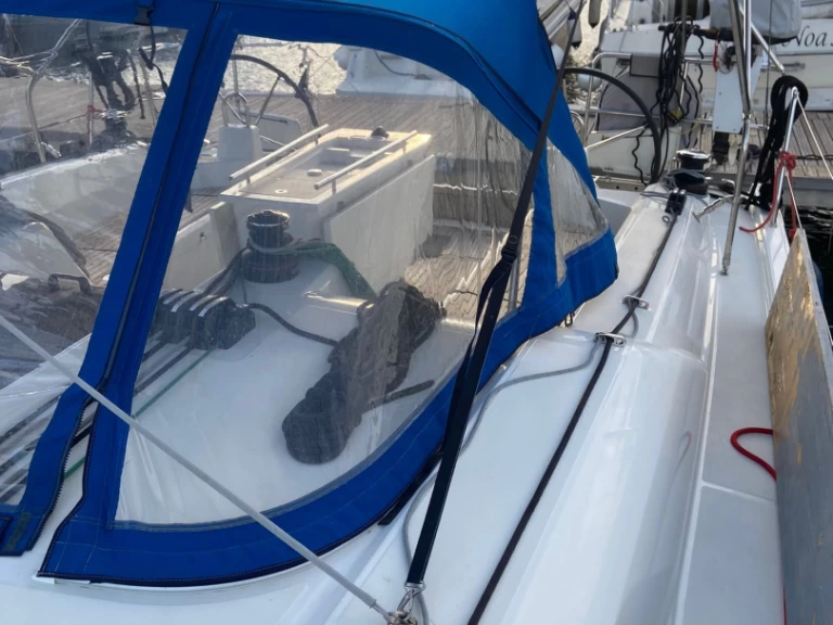 Bénéteau Oceanis 40.1 charter bareboat eller skeppad i Procida
