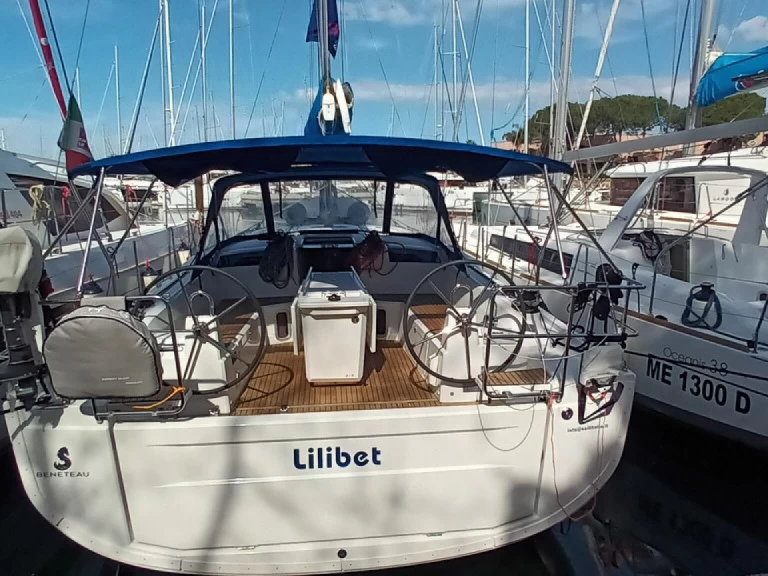 Hyr en Bénéteau Oceanis 40.1 Procida 