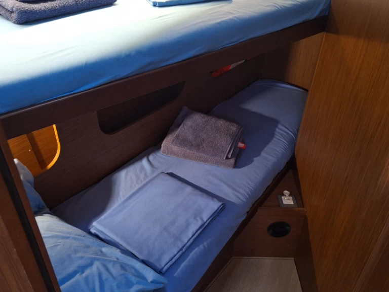 Yacht charter Procida billig Oceanis 40.1