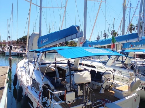 Bénéteau Oceanis 46.1 charter bareboat eller skeppad i Furnari