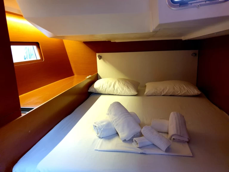 Hyra Segelbåt  med eller utan skeppare Bénéteau Cannigione 