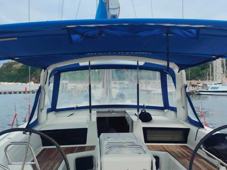Bénéteau Oceanis 51.1 charter bareboat eller skeppad i Procida