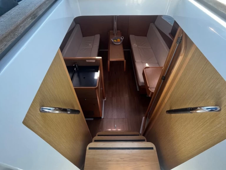 Hyra Segelbåt  med eller utan skeppare Jeanneau Cannigione 