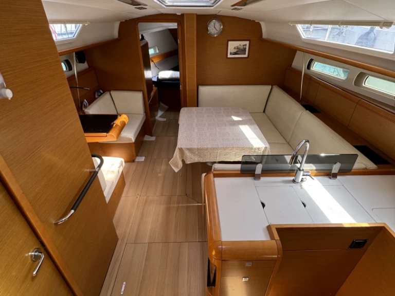 Hyra Segelbåt  med eller utan skeppare Jeanneau Procida 