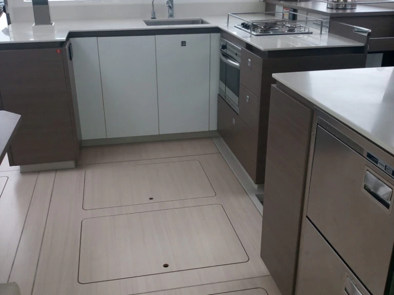 Leopard Catamarans / Robertson & Caine Leopard 42 - 4 cab. charter bareboat eller skeppad i Cannigione