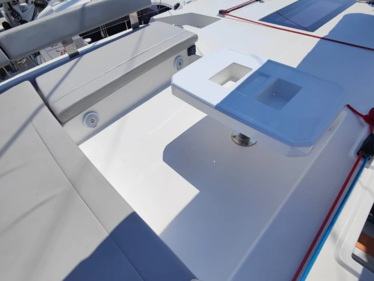 Leopard Catamarans / Robertson & Caine Leopard 42 - 4 cab. charter bareboat eller skeppad i Procida