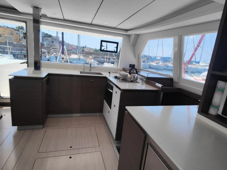 Hyr en Leopard Catamarans / Robertson & Caine Leopard 42 - 4 cab. Procida 