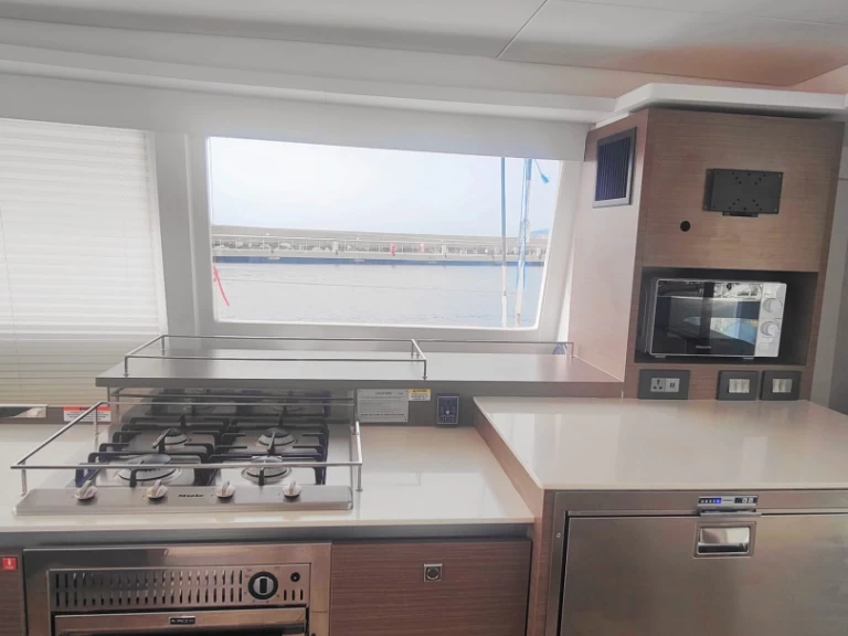 Hyr en Leopard Catamarans / Robertson & Caine Leopard 50 - 5 + 1 cab Procida 