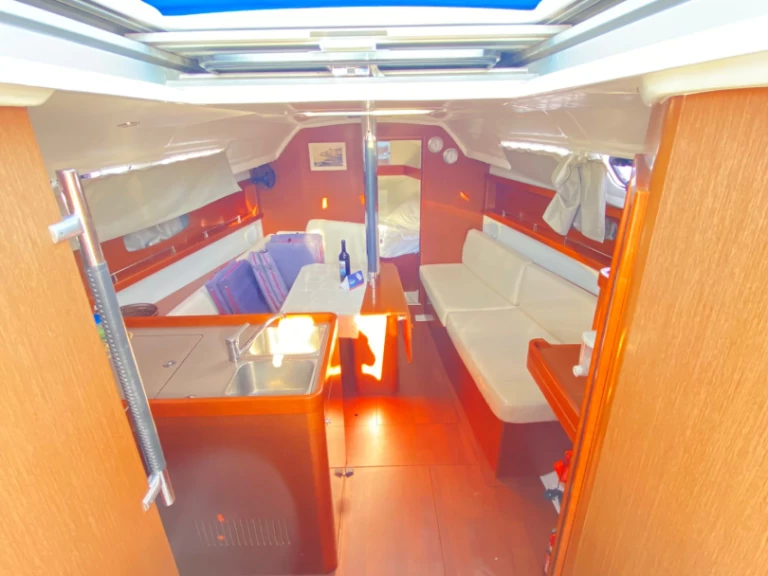 Uthyrning Segelbåt  Bénéteau med en båtlicens 