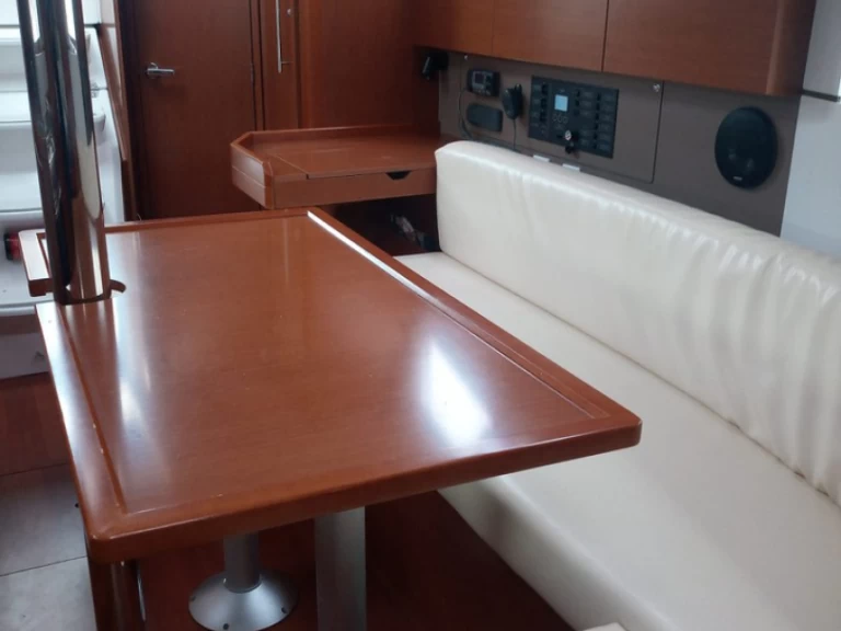 Båtuthyrning Bénéteau Oceanis 35.1 i Cannigione på Samboat 