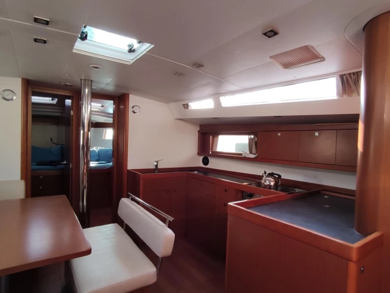 Hyra Segelbåt  med eller utan skeppare Bénéteau Furnari 