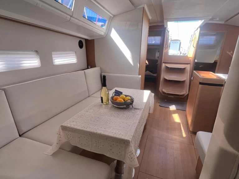 Uthyrning Cannigione - Jeanneau Sun Odyssey 410 av Samboat 