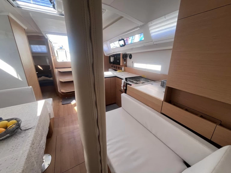 Hyr en Jeanneau Sun Odyssey 410 Cannigione 