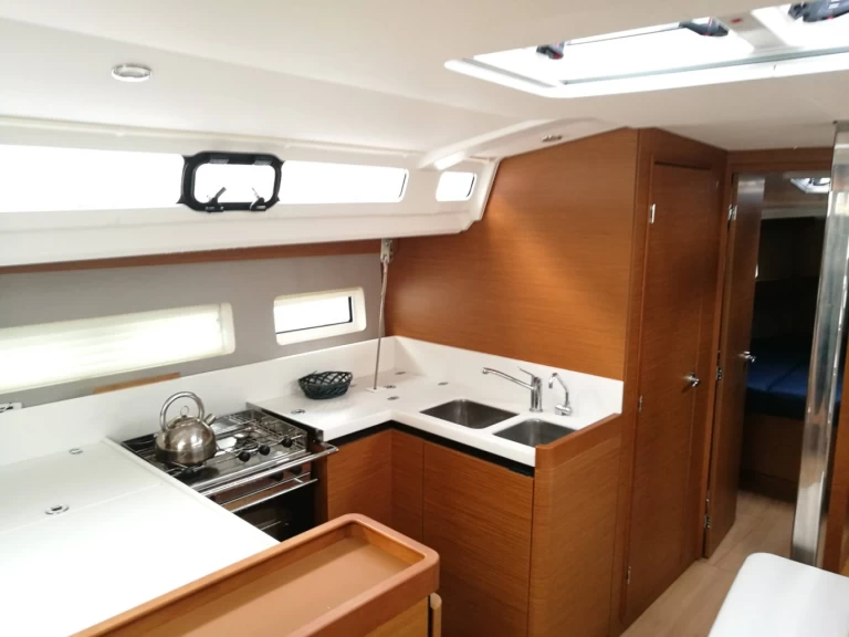 Hyr en Jeanneau Sun Odyssey 440 Furnari 