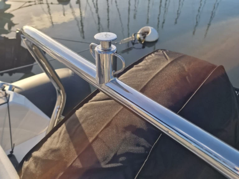 Hyra Motorbåt  med eller utan skeppare Zodiac Gourbeyre 