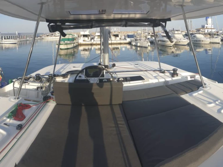 Hyr en Lagoon Lagoon 46 Figari 