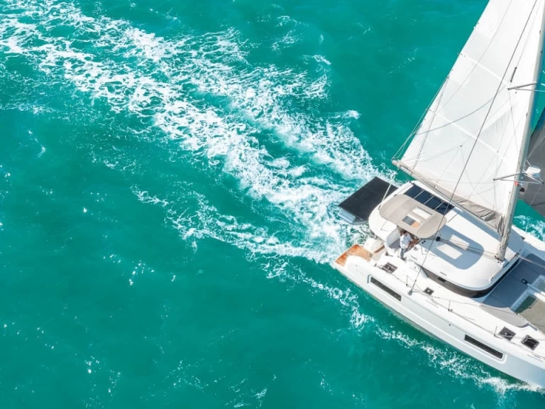 Lagoon Lagoon 38 charter bareboat eller skeppad i Figari