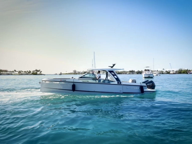 Uthyrning Motorbåt  Axopar med en båtlicens 