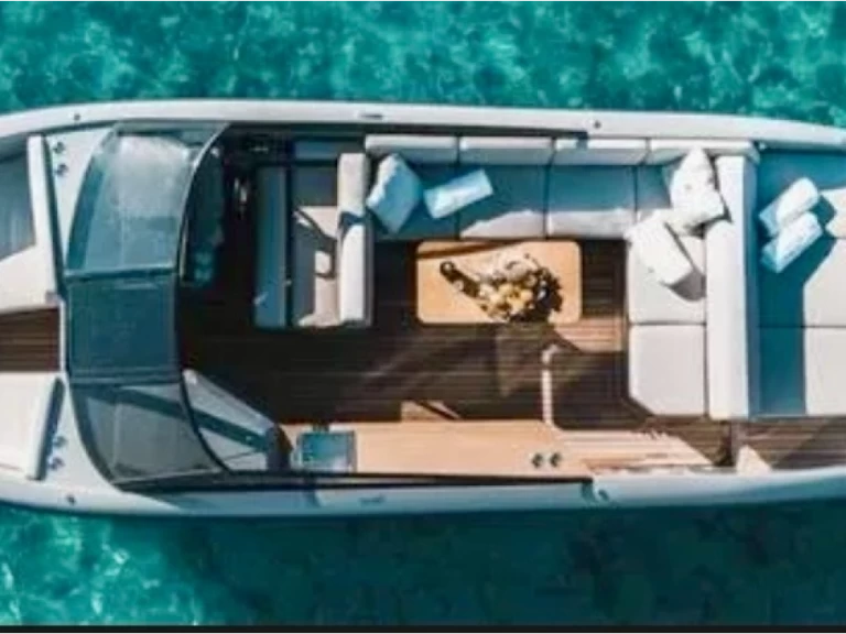 Rand Supreme 27 charter bareboat eller skeppad i Riviera Beach