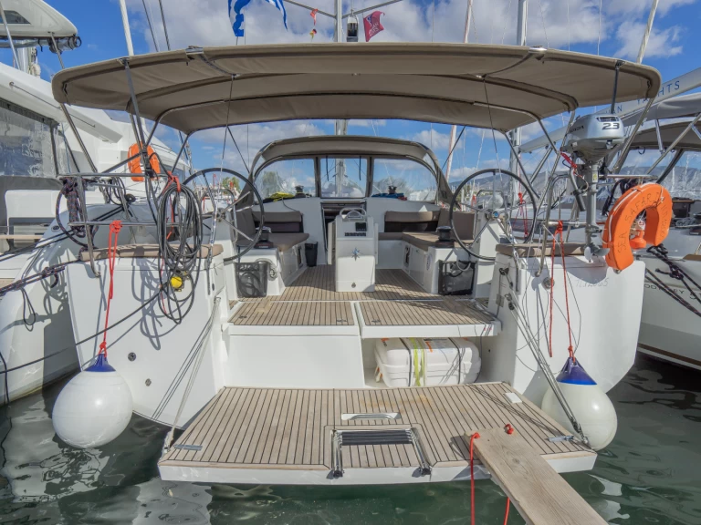 Jeanneau Sun Odyssey 490 charter bareboat eller skeppad i Benítses