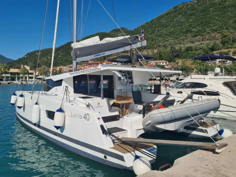 Yacht charter Lefkáda billig Lucia 40