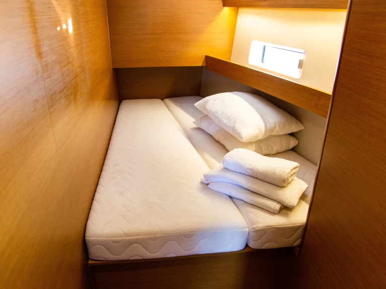 Hyr en Jeanneau Sun Odyssey 490 Lavrio 