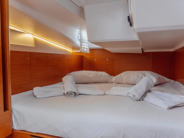 Jeanneau Sun Odyssey 490 charter bareboat eller skeppad i Kos 