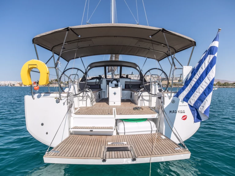 Uthyrning Segelbåt  Jeanneau med en båtlicens 