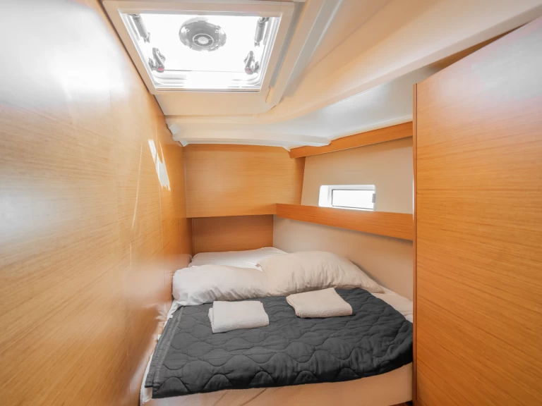 Hyra Segelbåt  med eller utan skeppare Jeanneau Benítses 