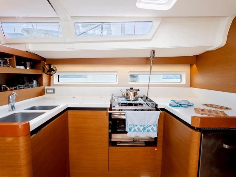 Hyr en Jeanneau Sun Odyssey 490 Rhodes (City) 