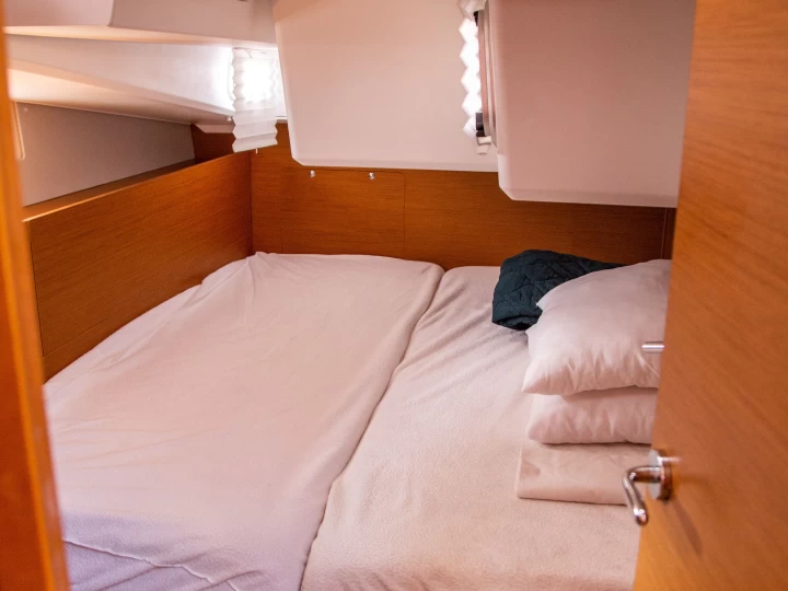 Hyra Segelbåt  med eller utan skeppare Jeanneau Benítses 