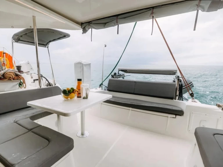 Excess Excess 11 charter bareboat eller skeppad i Preveza