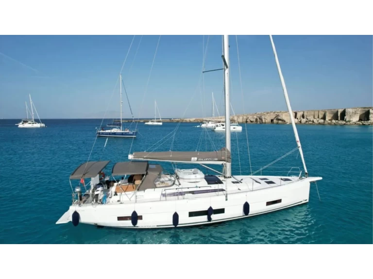 Dufour Dufour 470 charter bareboat eller skeppad i Palermo