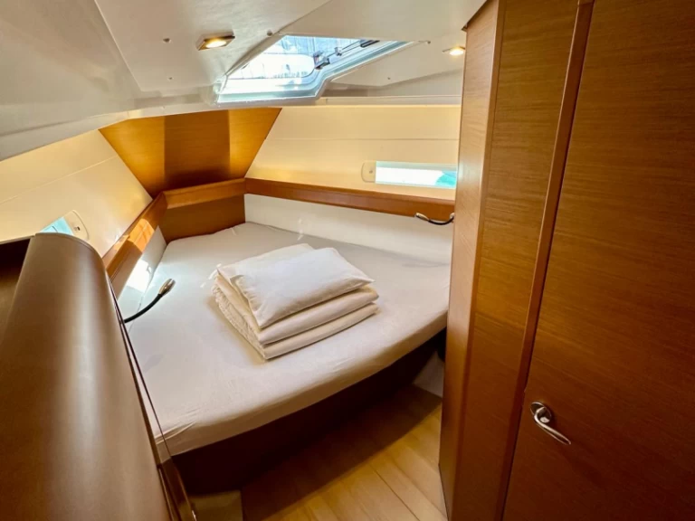 Hyr en Jeanneau Sun Odyssey 419 Drage 