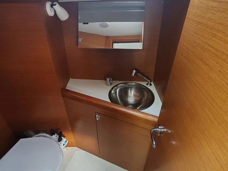 Hyr en Jeanneau Sun Odyssey 349 Drage 