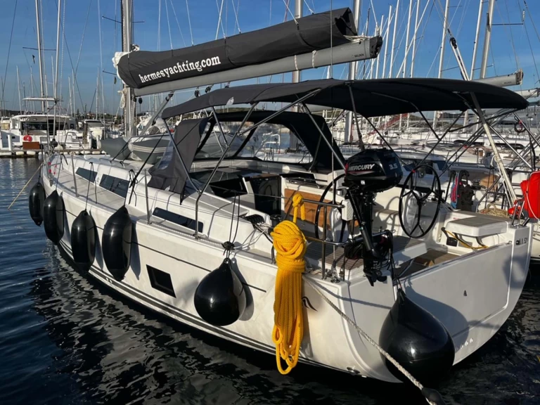Hanse Hanse 418 charter bareboat eller skeppad i Lavrio