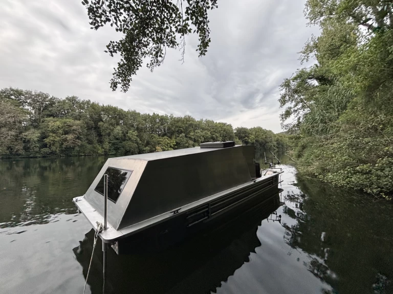 ARYNBOAT 530E charter bareboat eller skeppad i Caix