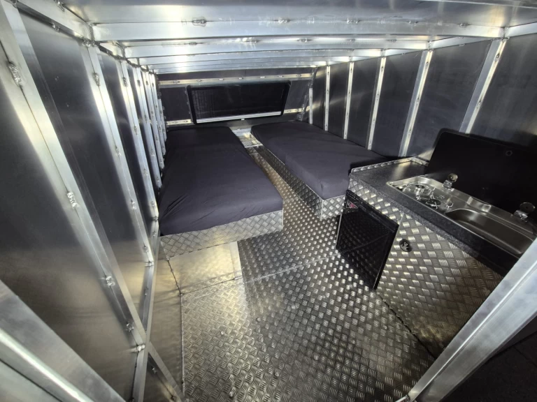 Hyr en ARYNBOAT 530E Caix 