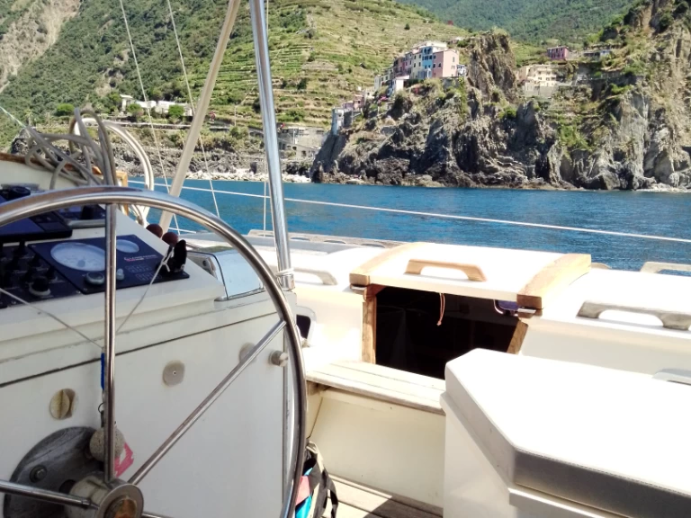 Wharram Tiki 38 charter bareboat eller skeppad i La Spezia