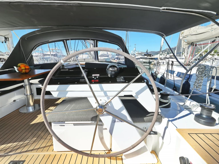 Uthyrning Segelbåt  Hanse med en båtlicens 