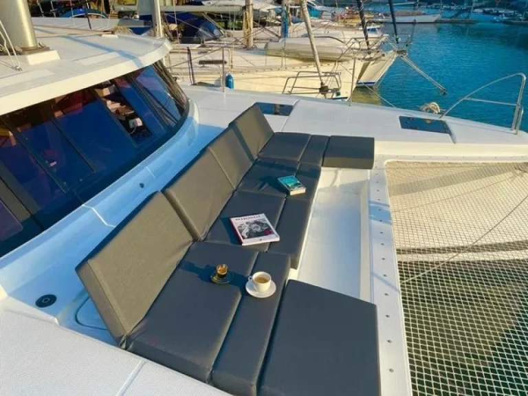 Fountaine Pajot Astrea 42 charter bareboat eller skeppad i Punat